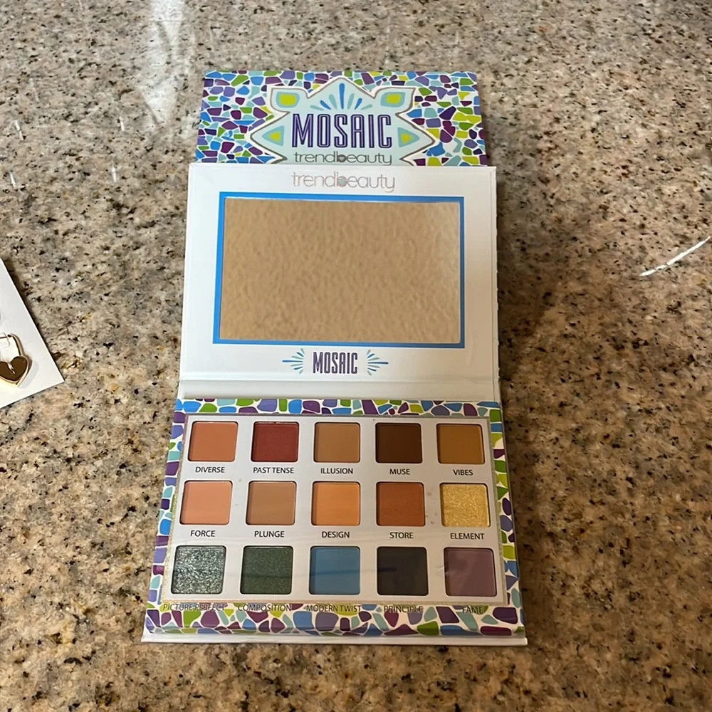 NIB - Ipsy Membership Bundle - Eyeshadow Pallets - Blush & Bauble Bar Earrings